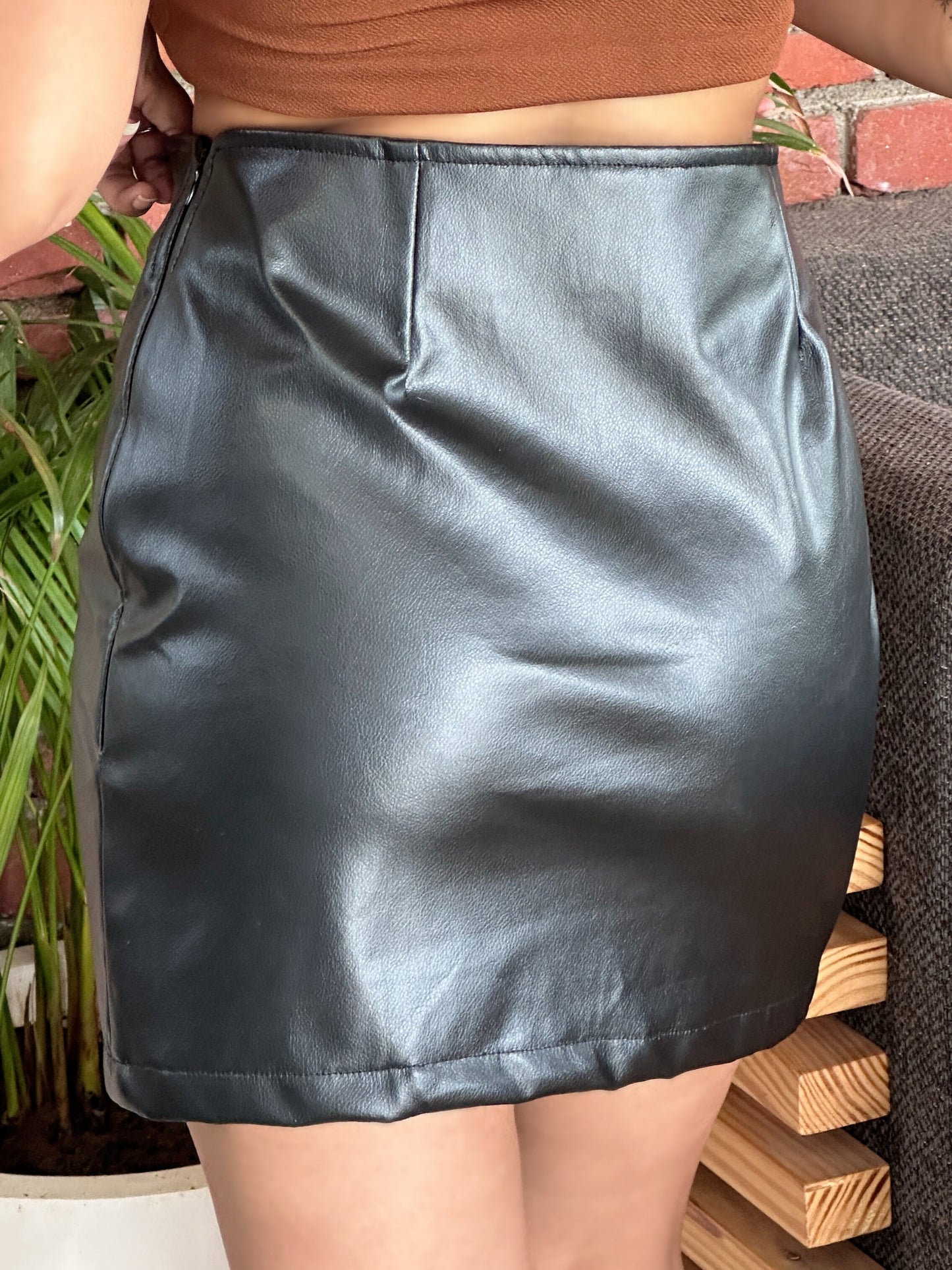TANDUL Women Stunning Black Leather Skirt