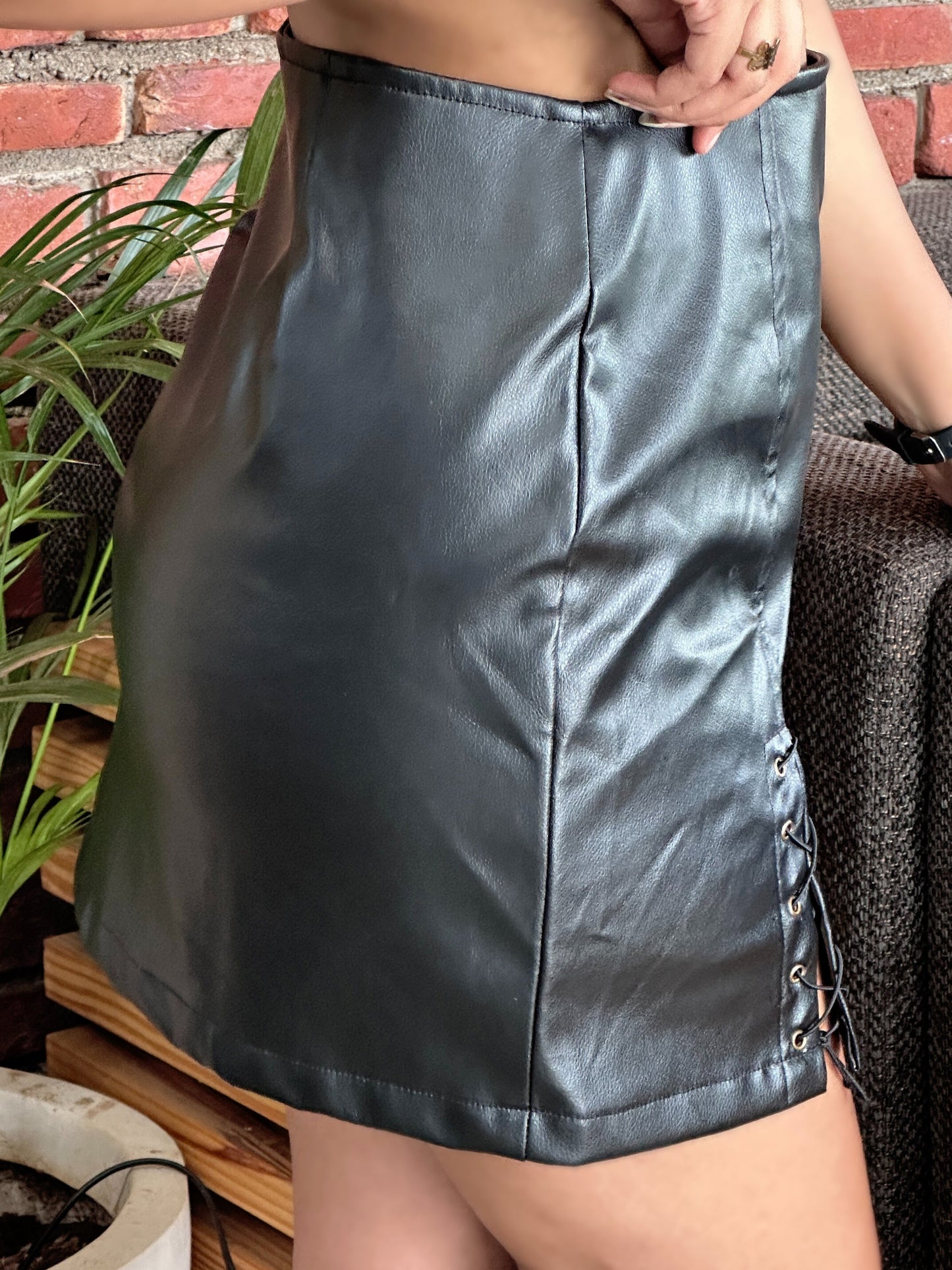 TANDUL Women Stunning Black Leather Skirt