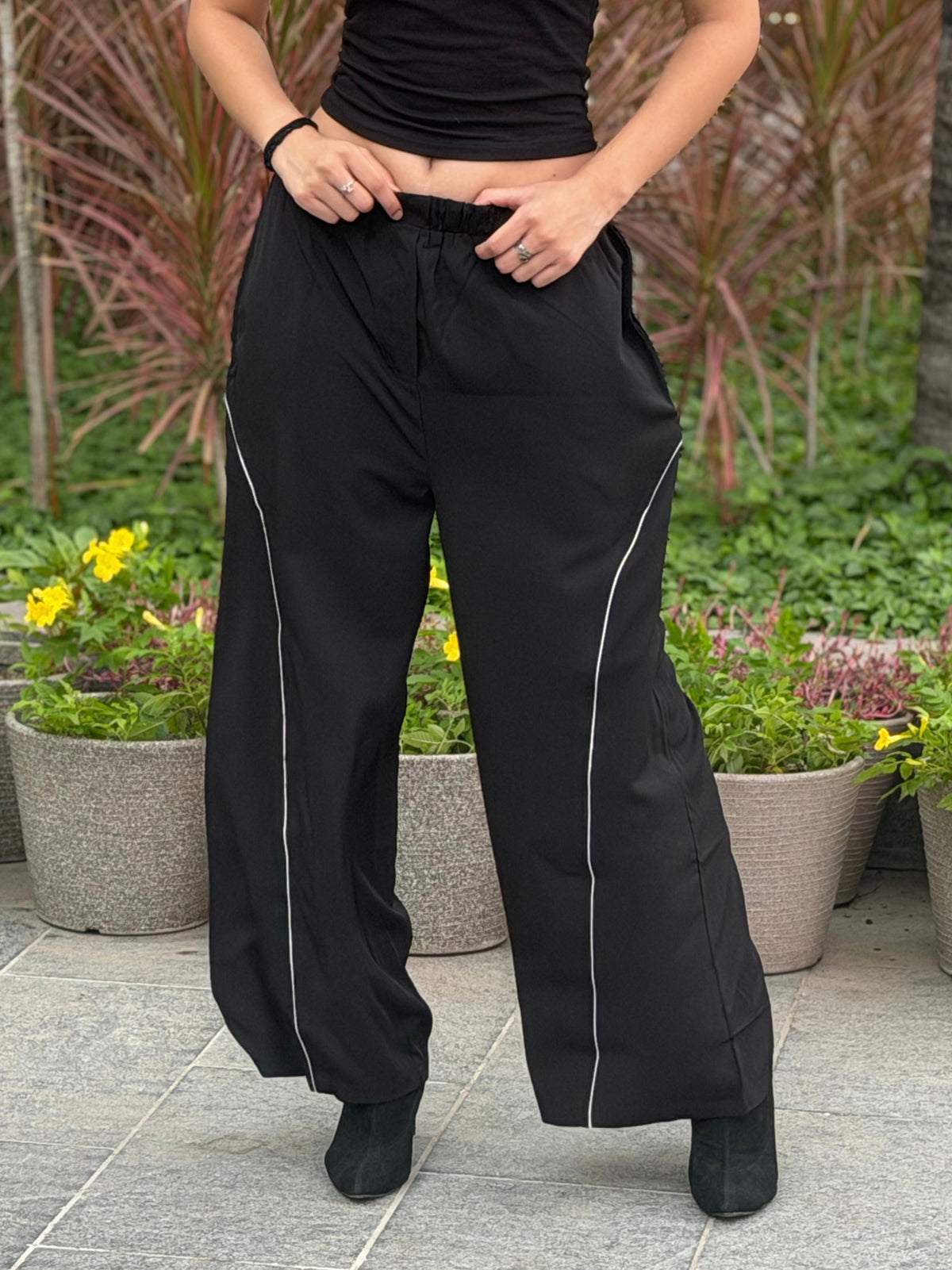 TANDUL Women Contrast Pipe Relaxed Wide-Leg Trouser