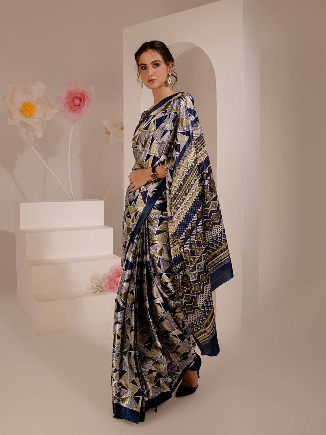 ELTIRE Exquisite Printed Bollywood Style Satin Saree