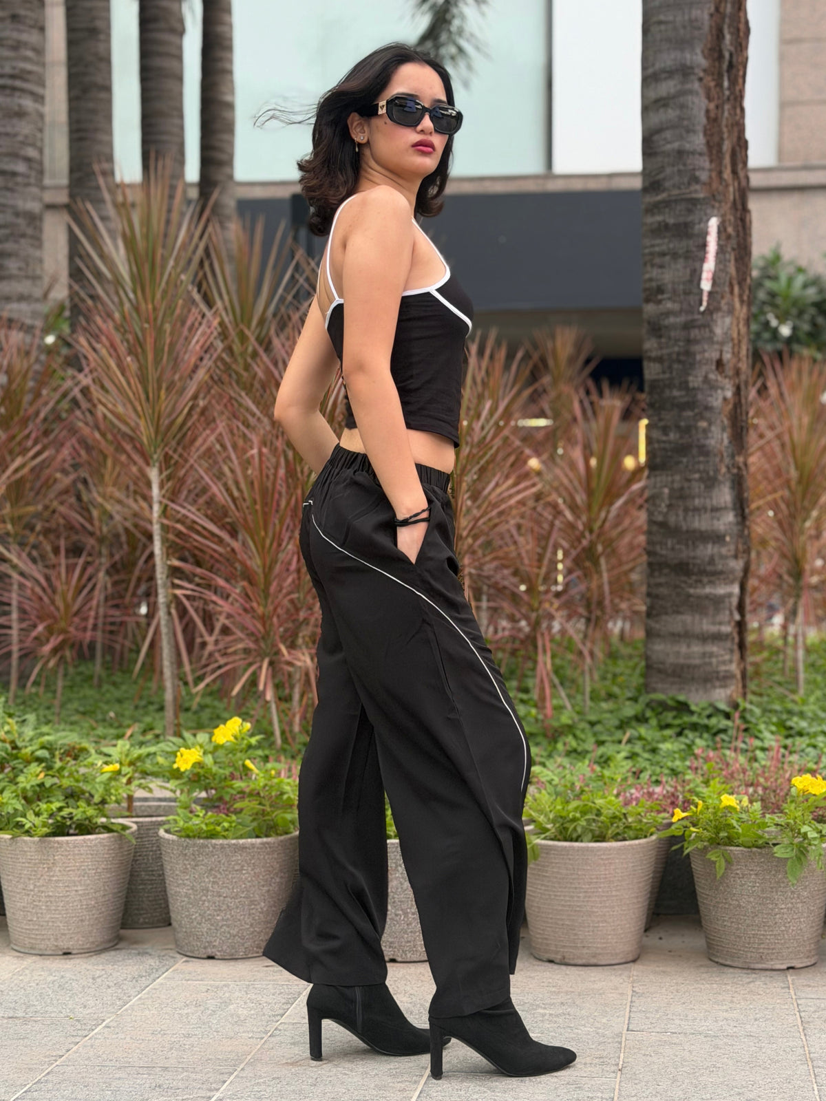 TANDUL Women Contrast Pipe Relaxed Wide-Leg Trouser