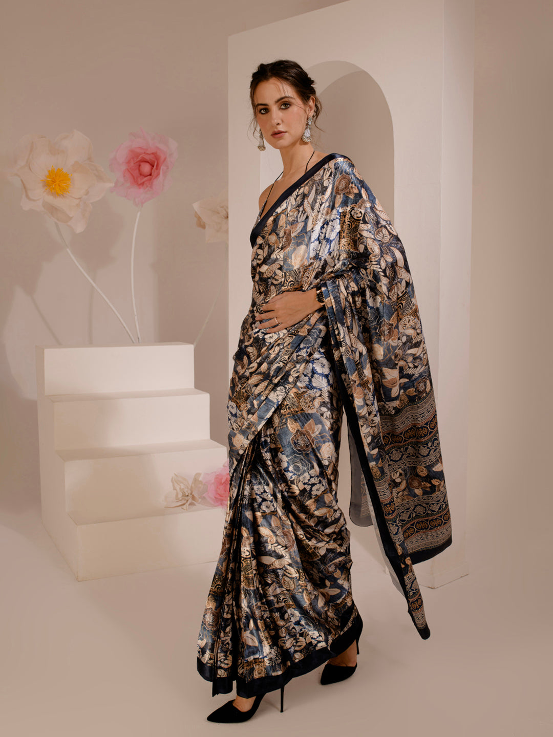 ELTIRE Exquisite Floral  Printed  Satin Saree